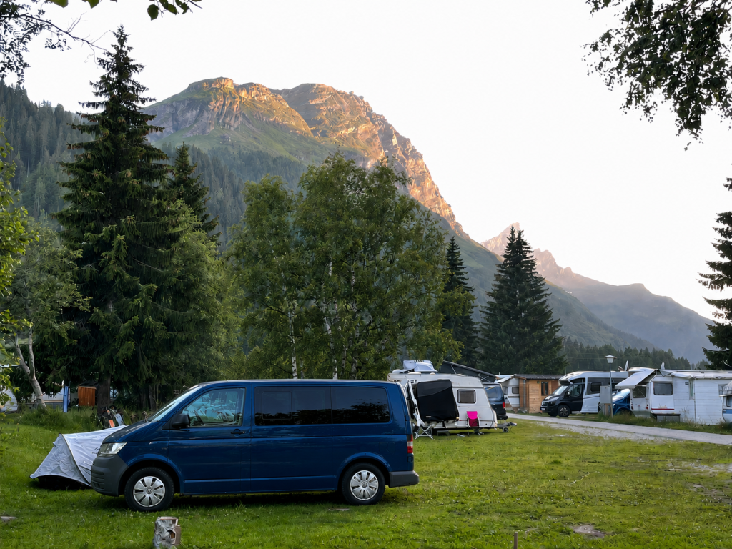 furgo en valle con montañas